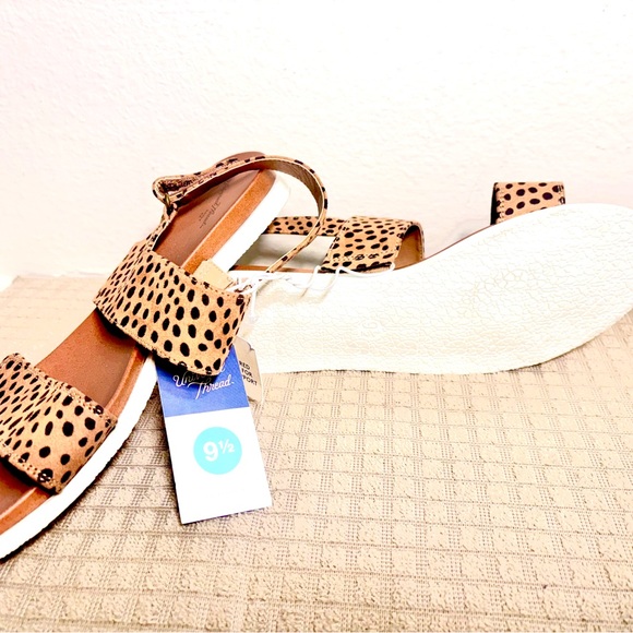 Universal Thread Women's Natalie Leopard Print Ankle Strap Sport Sandals - Picture 3 of 3